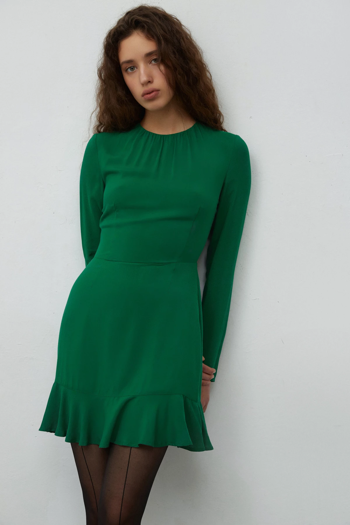 Green short dress with flounce made of viscose, photo 2