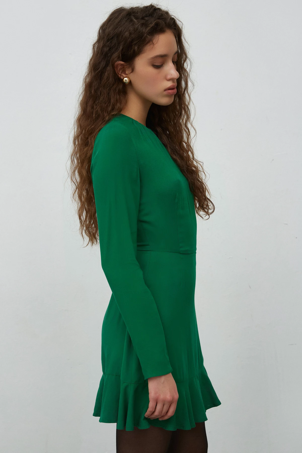 Green short dress with flounce made of viscose, photo 3