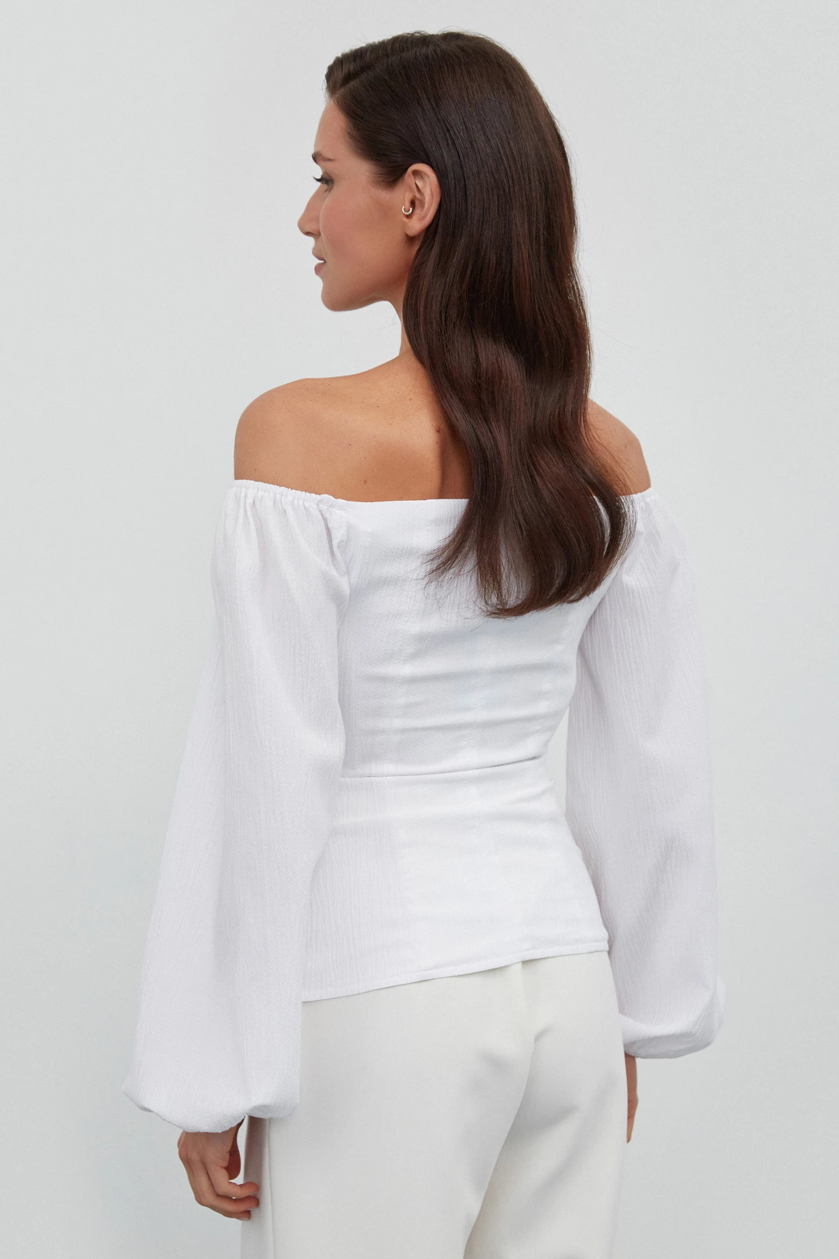 Off-the-shoulder milky top made of crush cotton, photo 6
