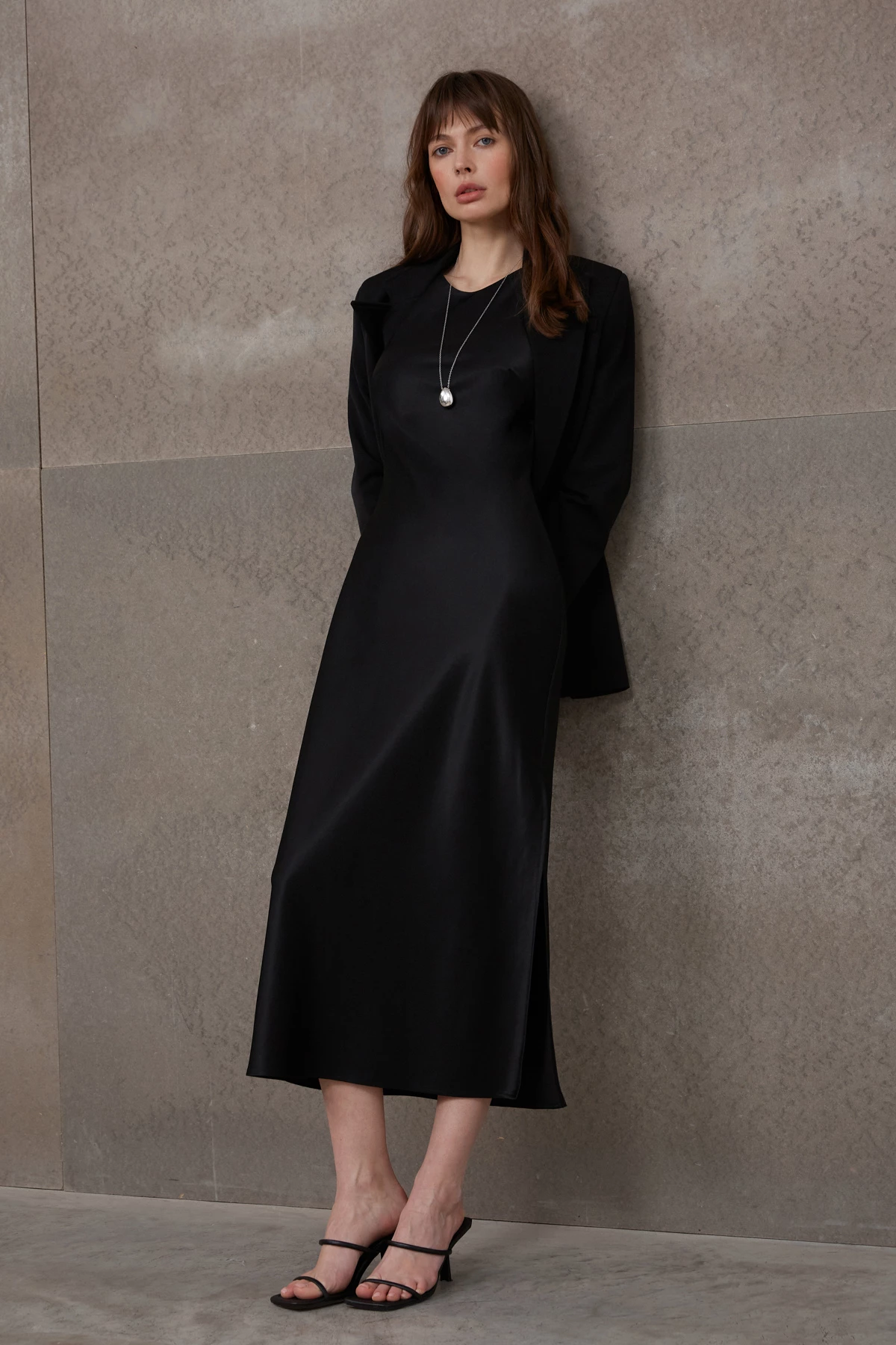 Чорна сукня-комбінація довге міді  із сатину-атласу, фото 4