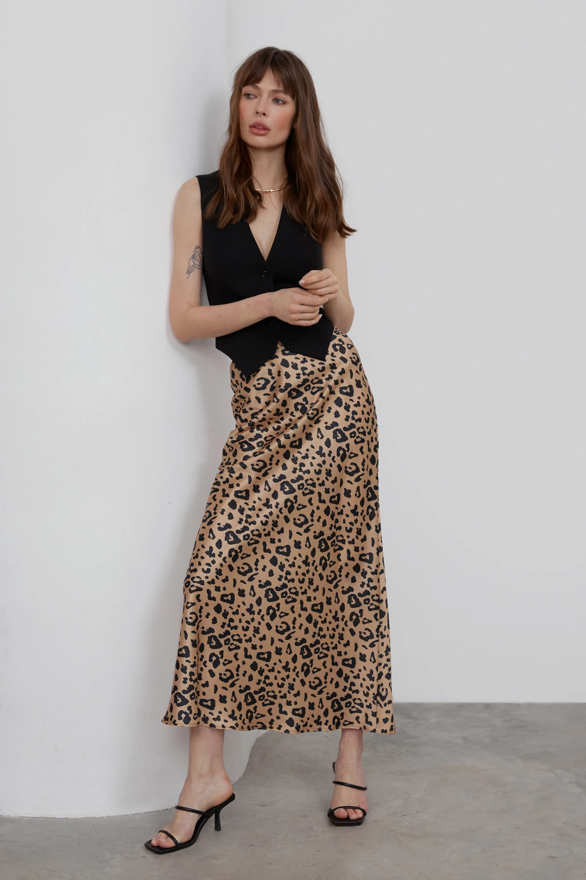 Mid-length satin skirt in leopard print, photo 1