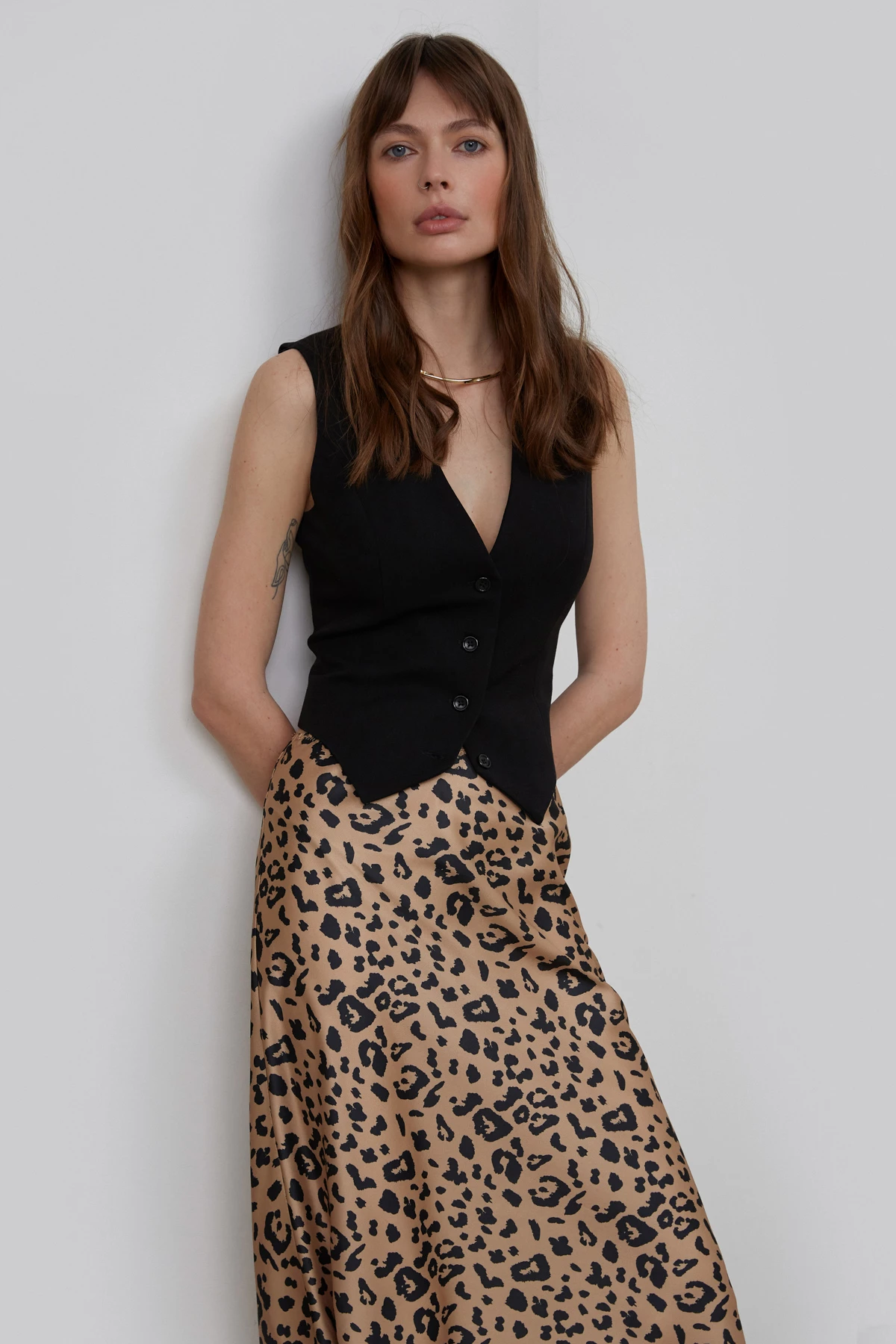 Mid-length satin skirt in leopard print, photo 2