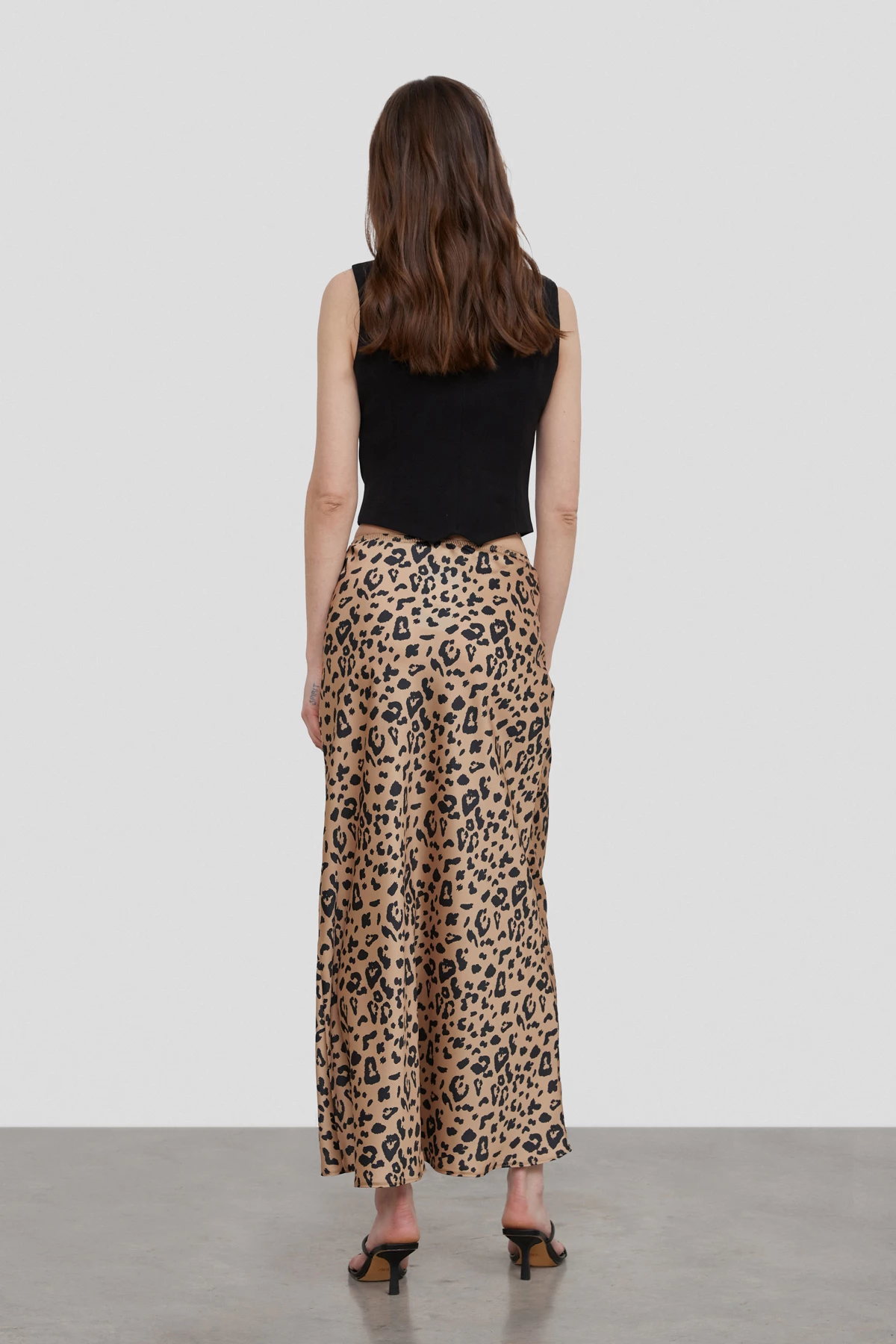 Mid-length satin skirt in leopard print, photo 3