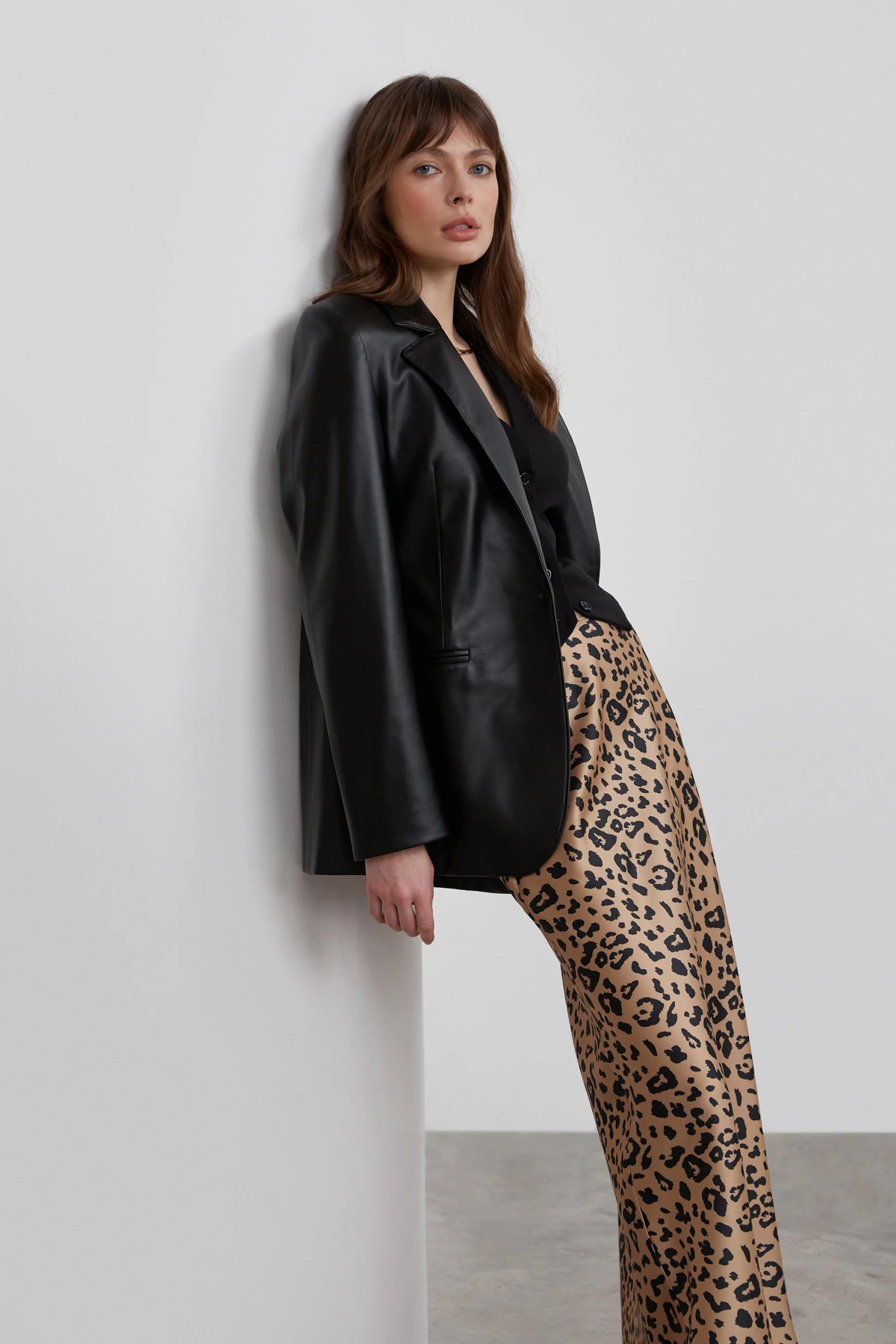 Mid-length satin skirt in leopard print, photo 4