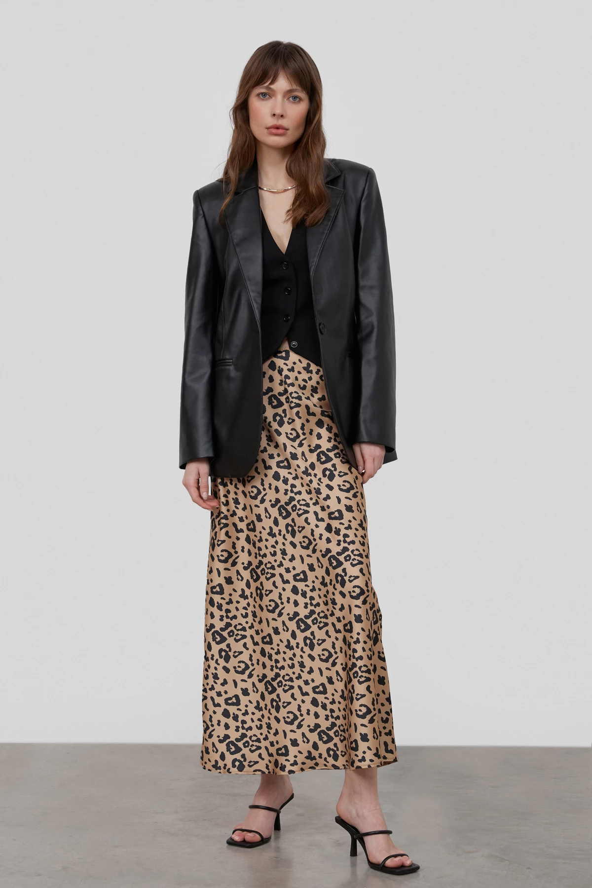Mid-length satin skirt in leopard print, photo 5