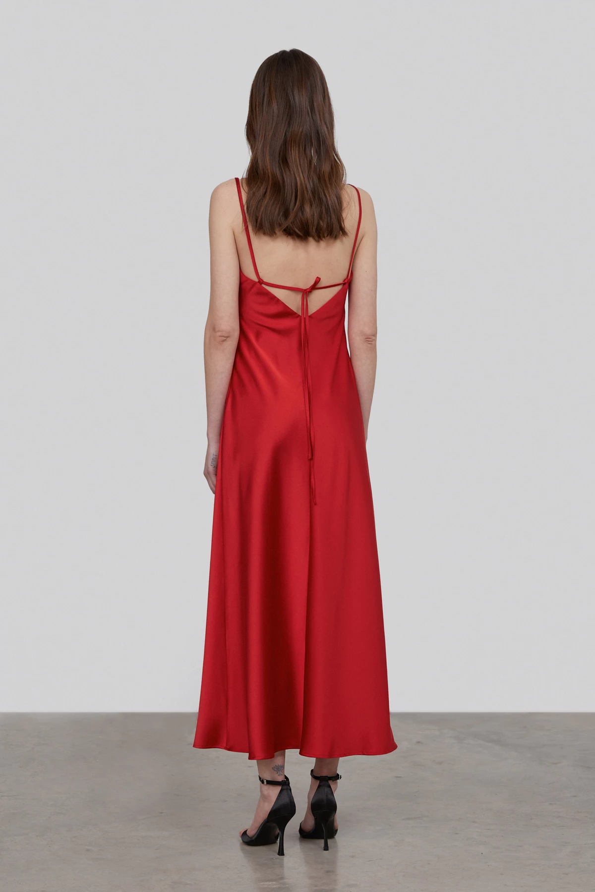 Червона сатинова сукня довге міді з відкритою спиною, фото 3