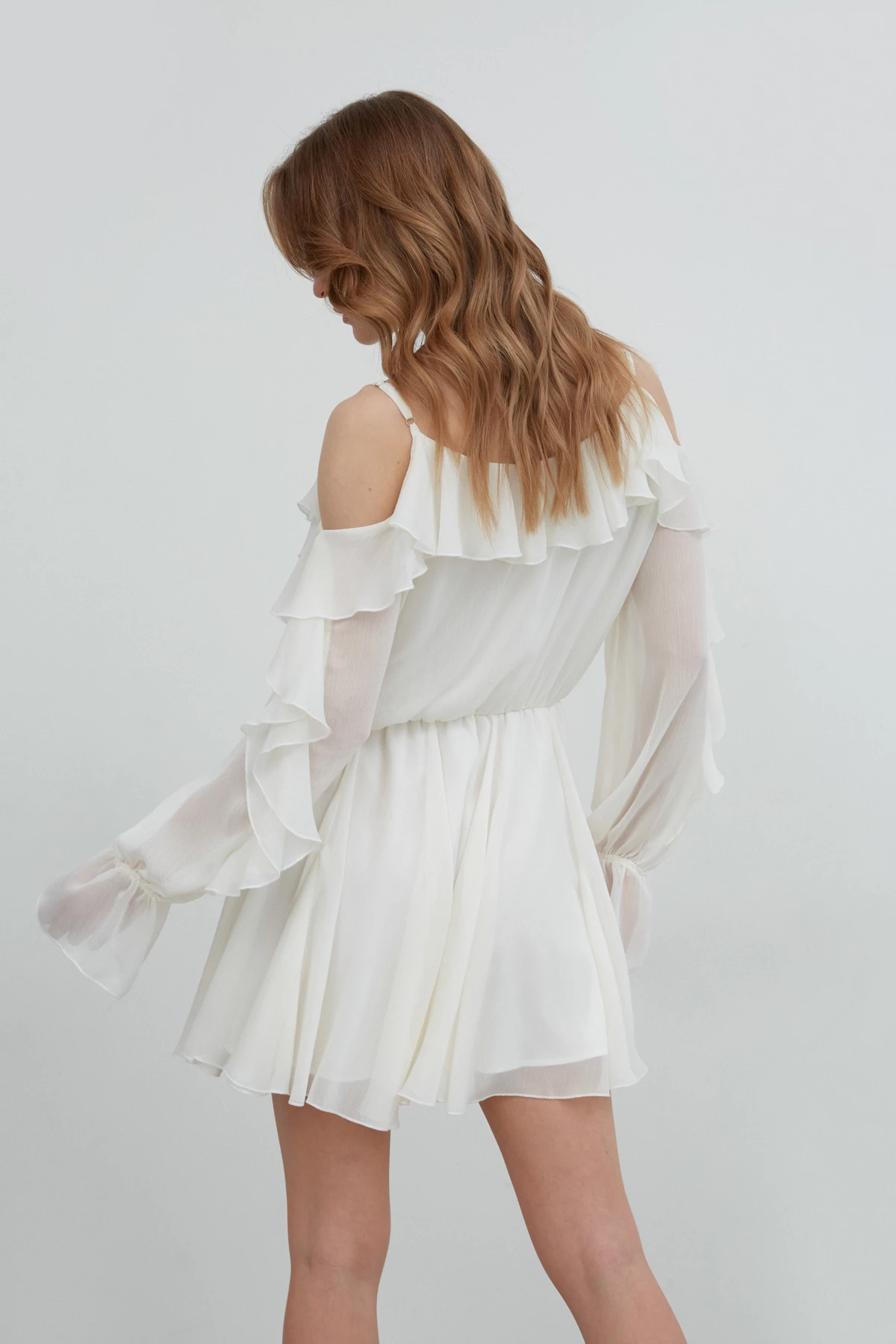 Молочна коротка сукня з креш-шифону з воланами , фото 5