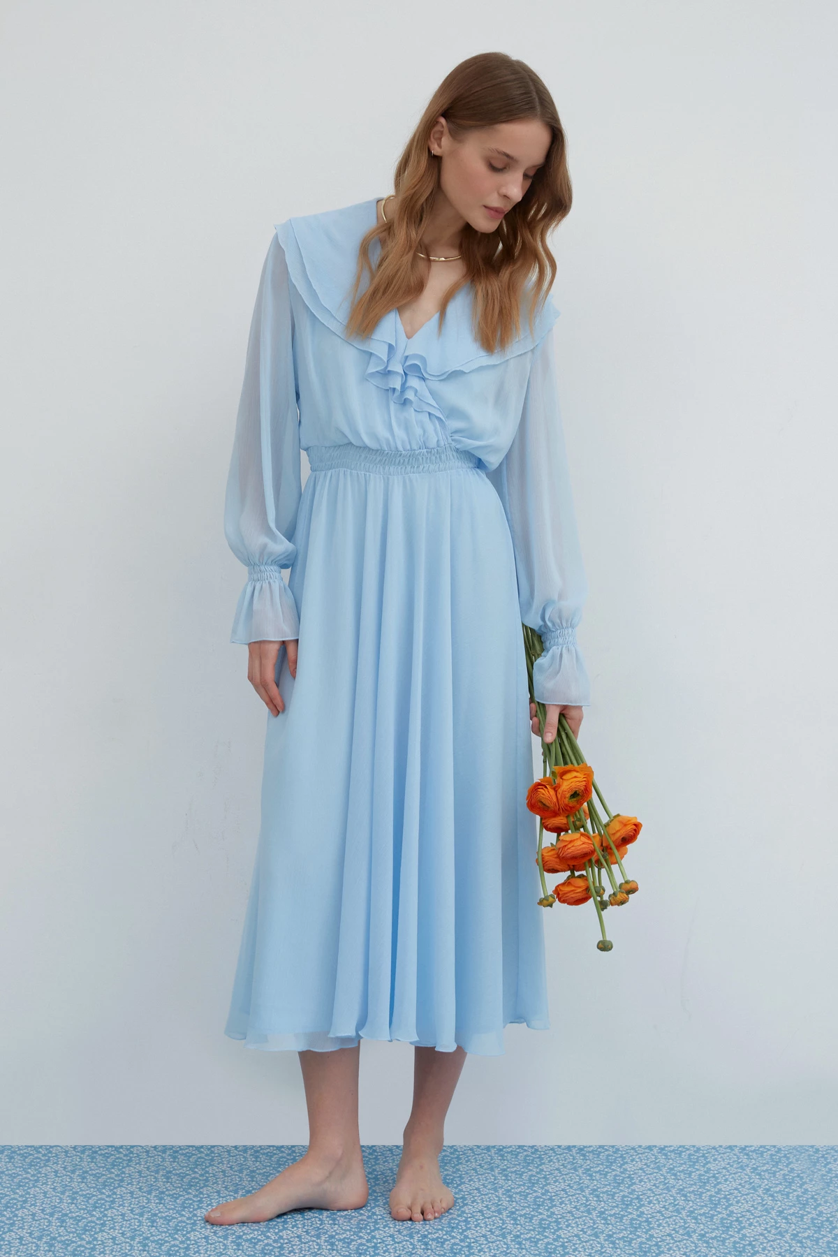 Блакитна сукня міді з креш-шифону з воланом, фото 1