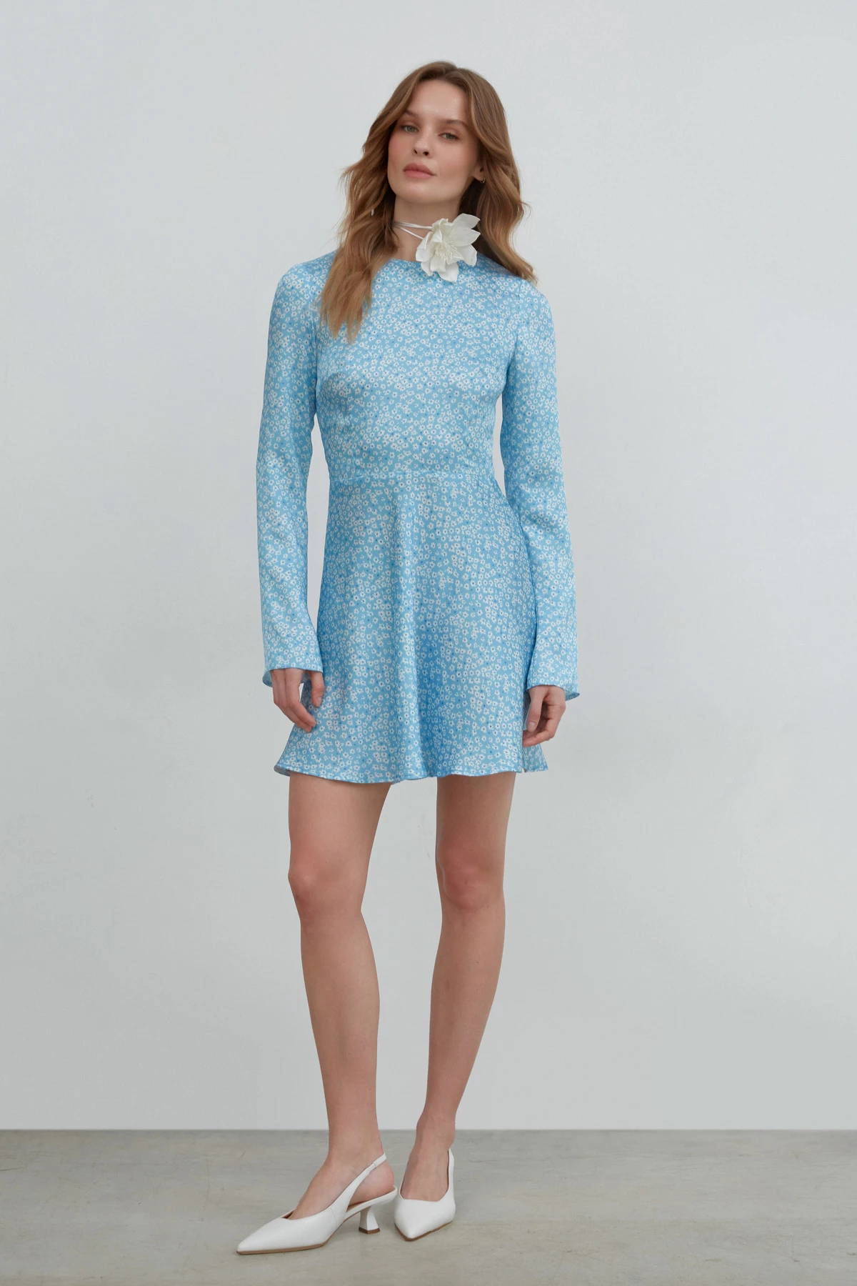 Short blue satin dress in "milky flowers" print, photo 4