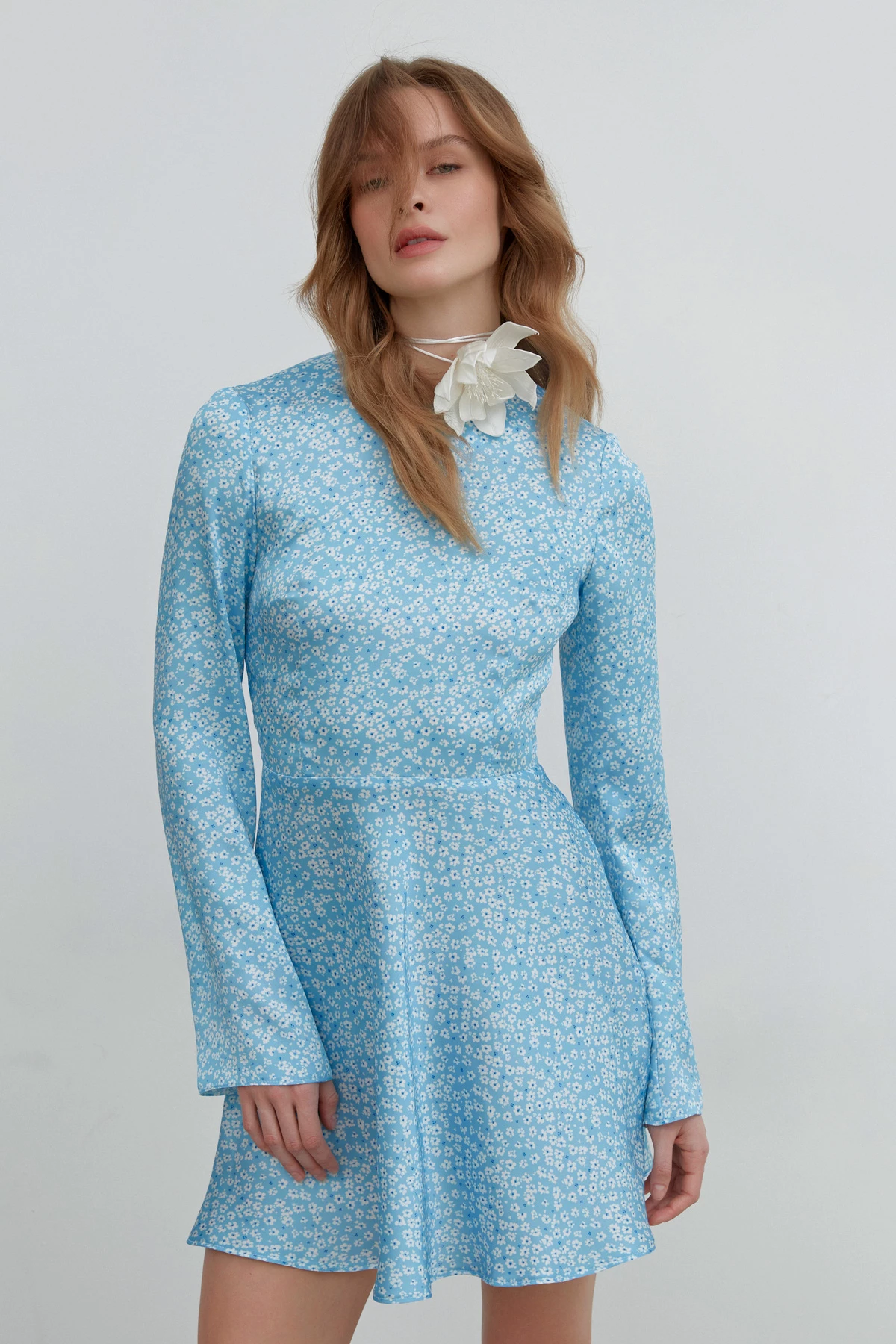 Short blue satin dress in "milky flowers" print, photo 6