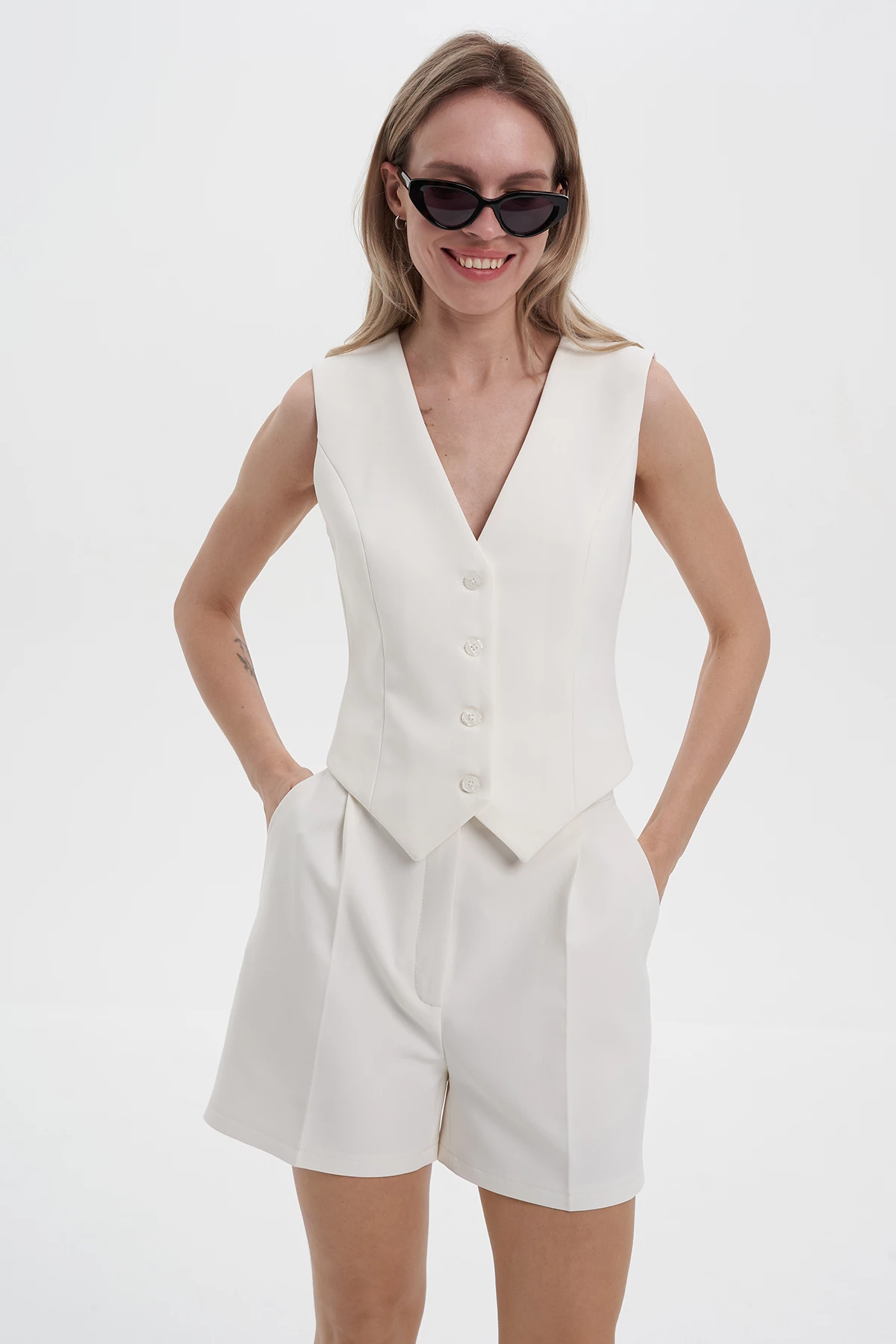 Milky classic cut vest with viscose, photo 1