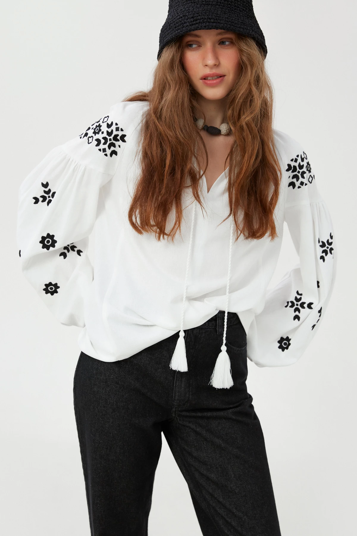 Embroidered shirt "Malvy" with milk-colored linen, photo 1