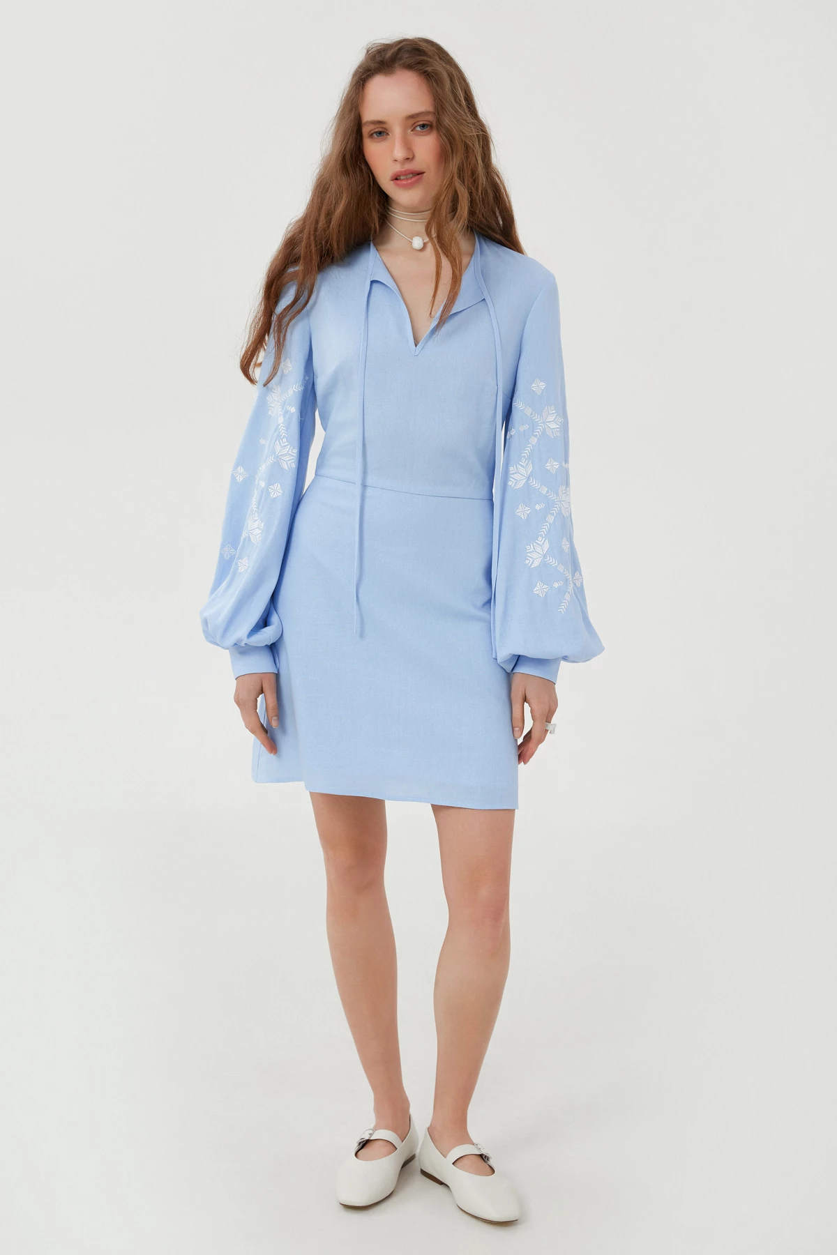 Embroidered short dress "Barvinok" with blue linen, photo 2