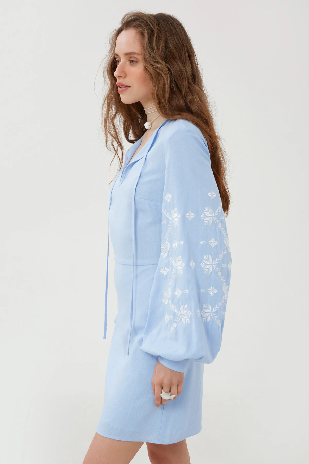Embroidered short dress "Barvinok" with blue linen, photo 4
