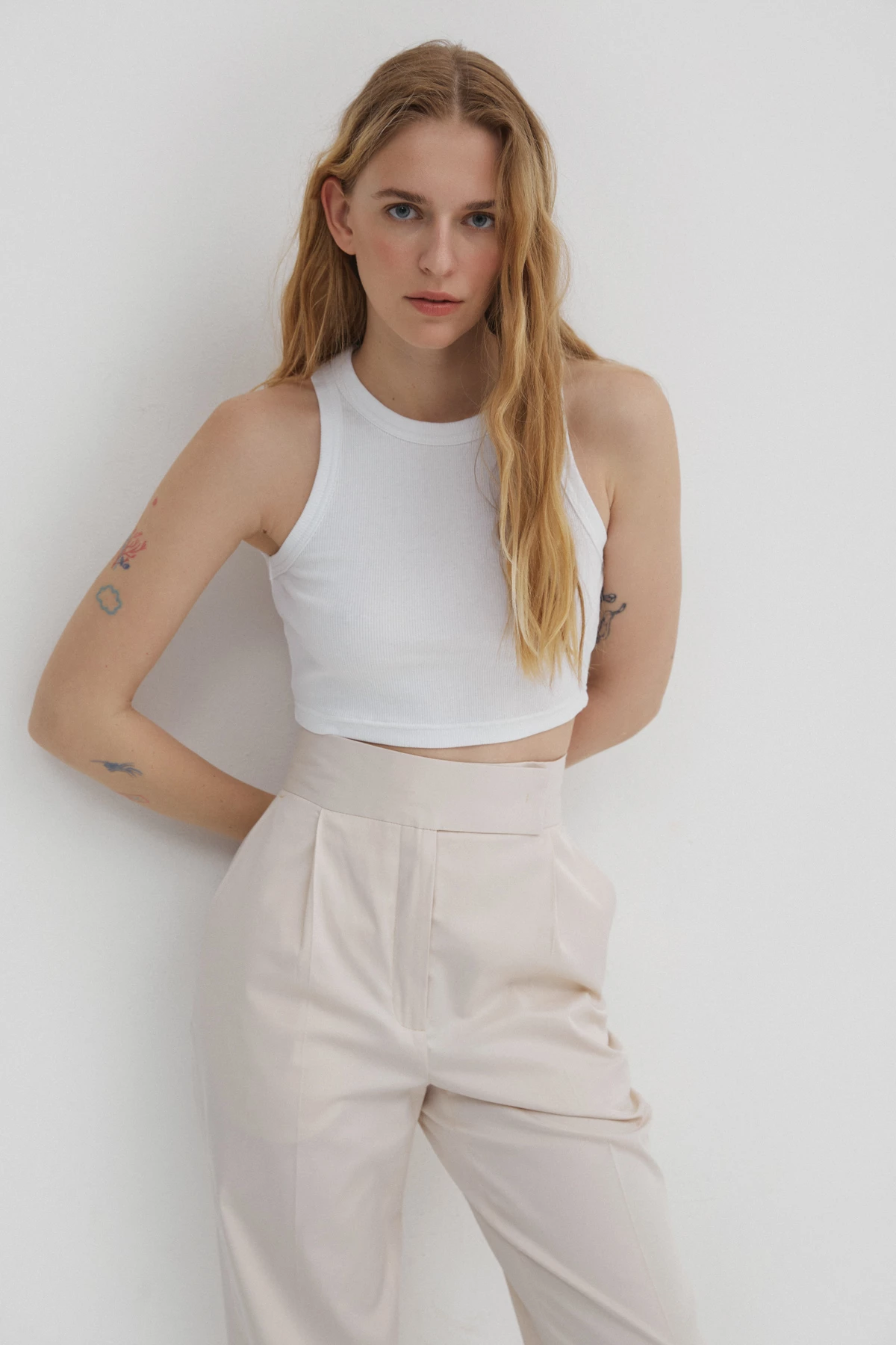 Light beige straight-cut cropped pants with cotton, photo 4