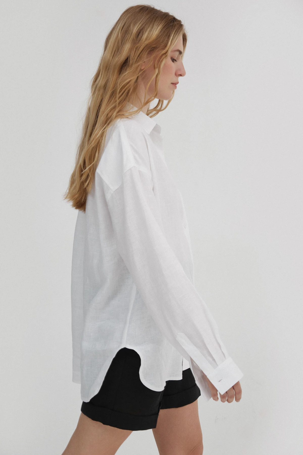 White shirt of free silhouette made of 100% linen, photo 6