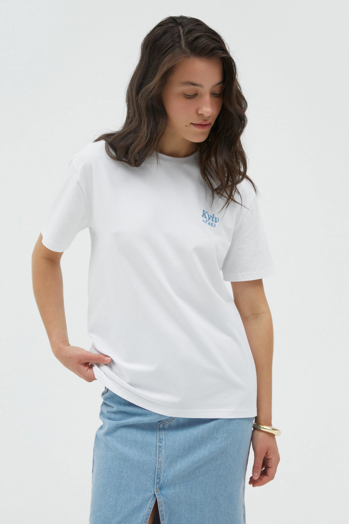 White t-shirt with blue embroidery "Kyiv", photo 2