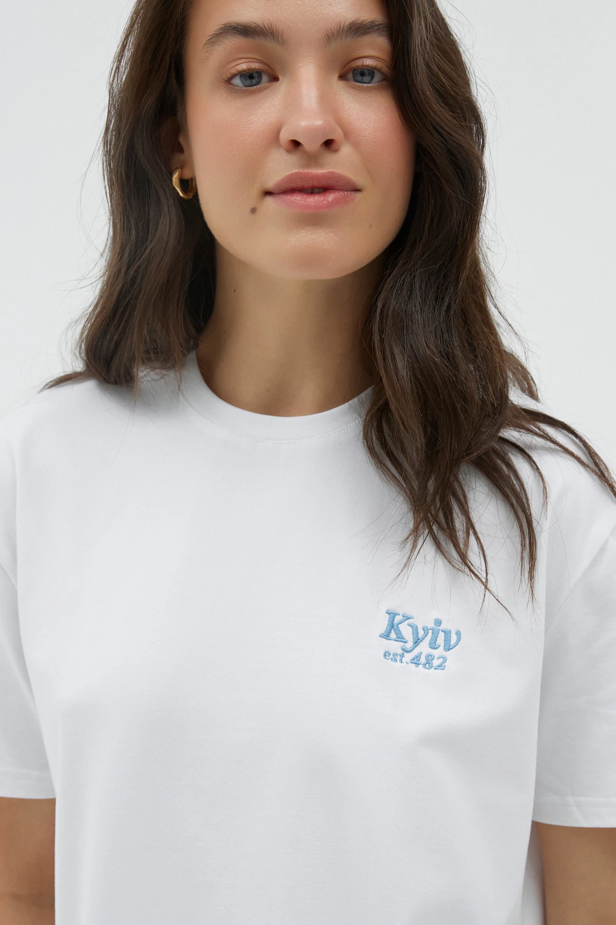 White t-shirt with blue embroidery "Kyiv", photo 3