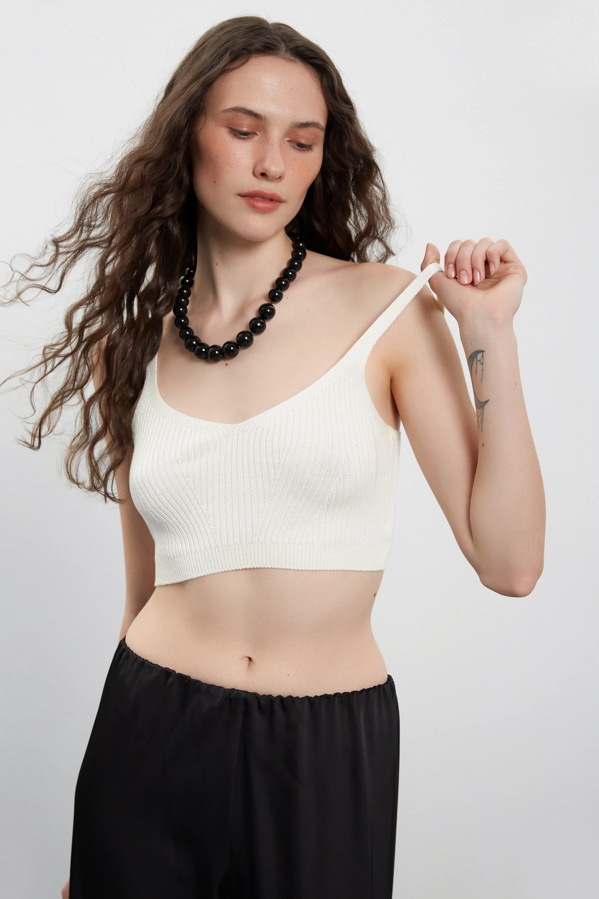 Milk knitted viscose ribbed crop top, photo 1
