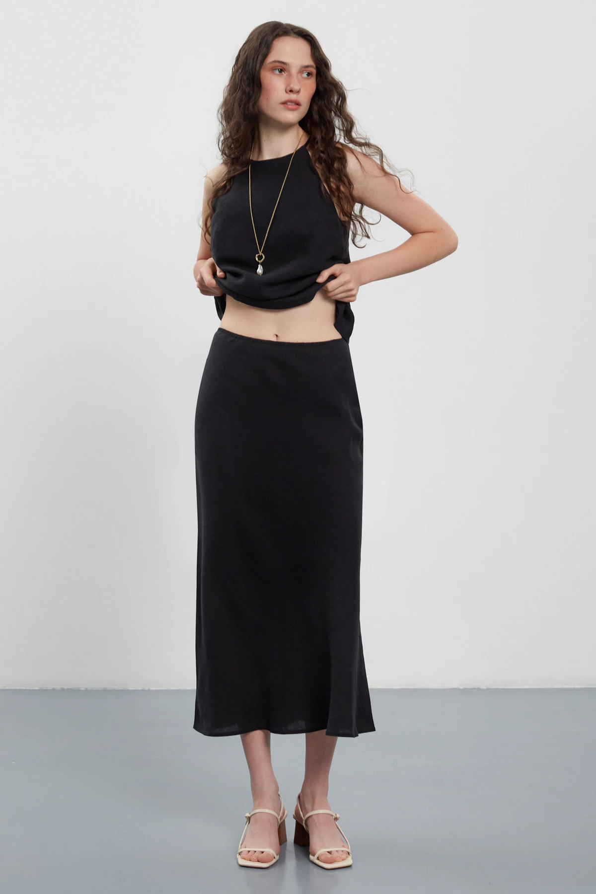 Black midi length skirt made of 100% linen, photo 5