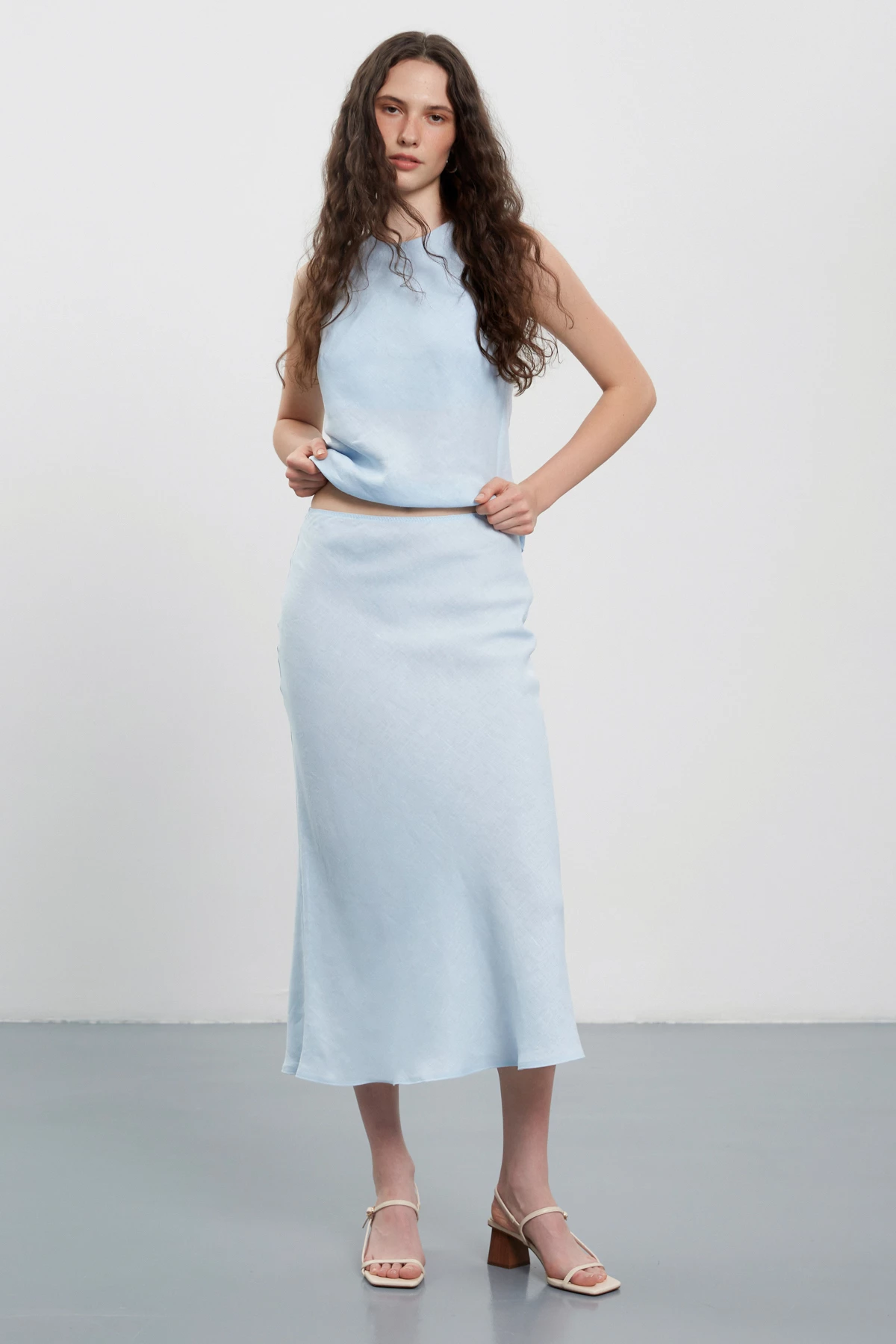 Light blue midi length skirt made of 100% linen, photo 5