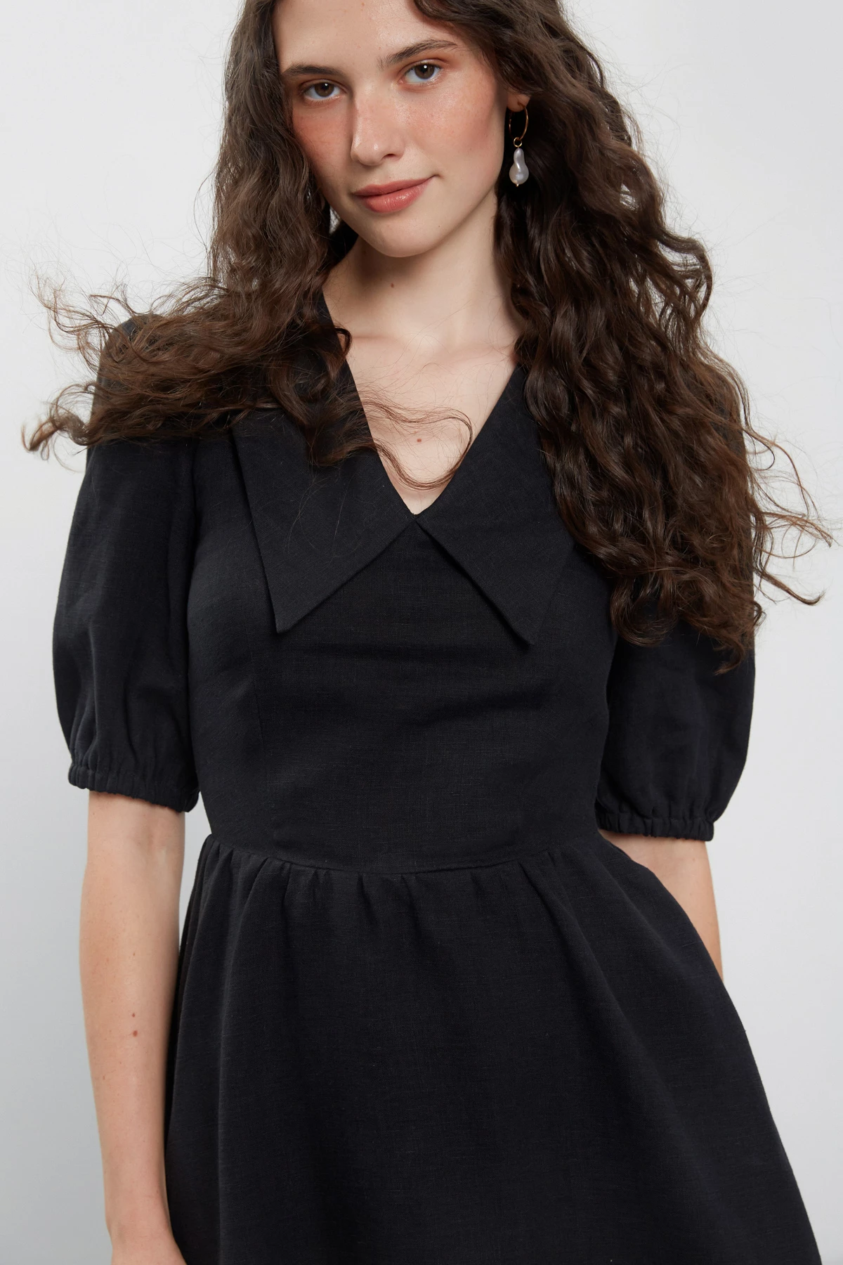 Black short 100% linen dress with collar, photo 5