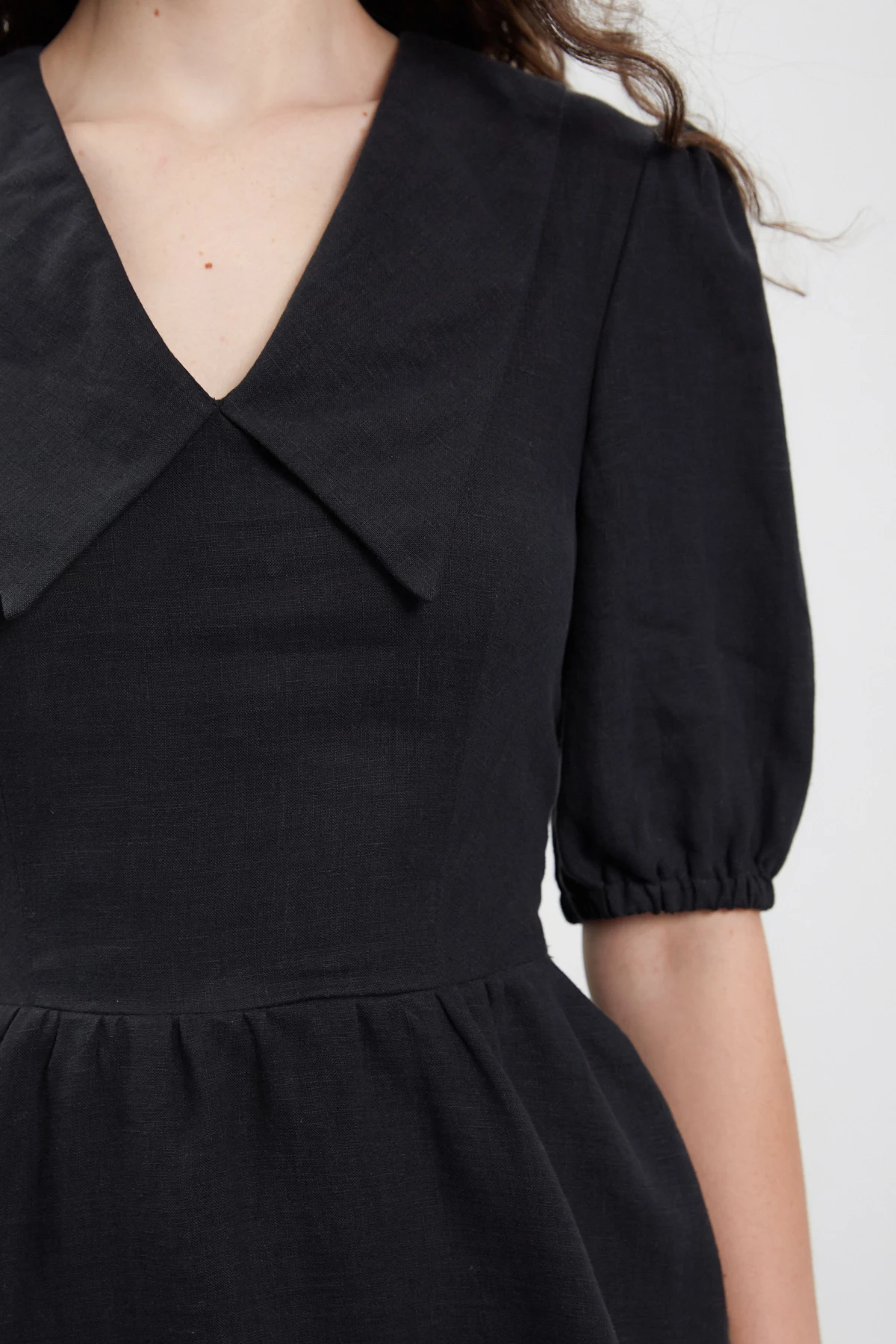 Black short 100% linen dress with collar, photo 6