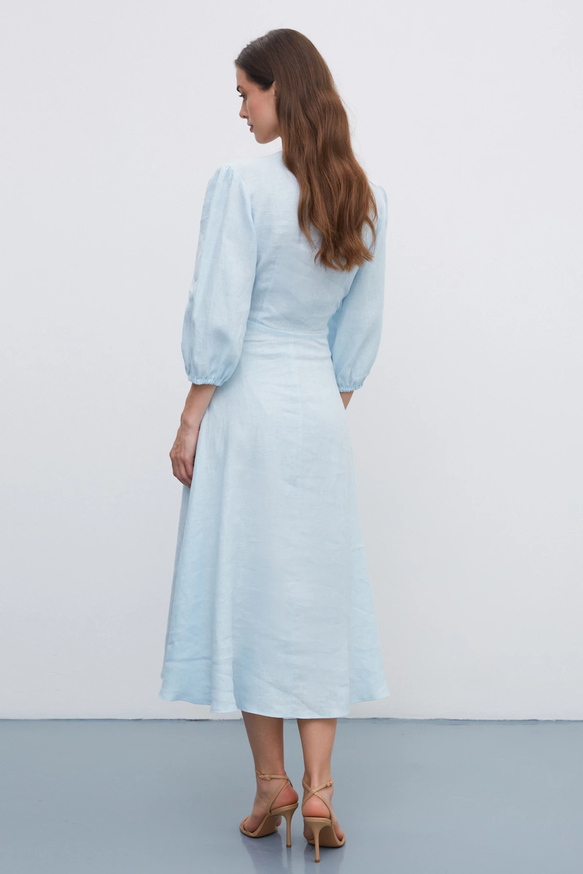 Світло-блакитна сукня міді з 100% льону, фото 4
