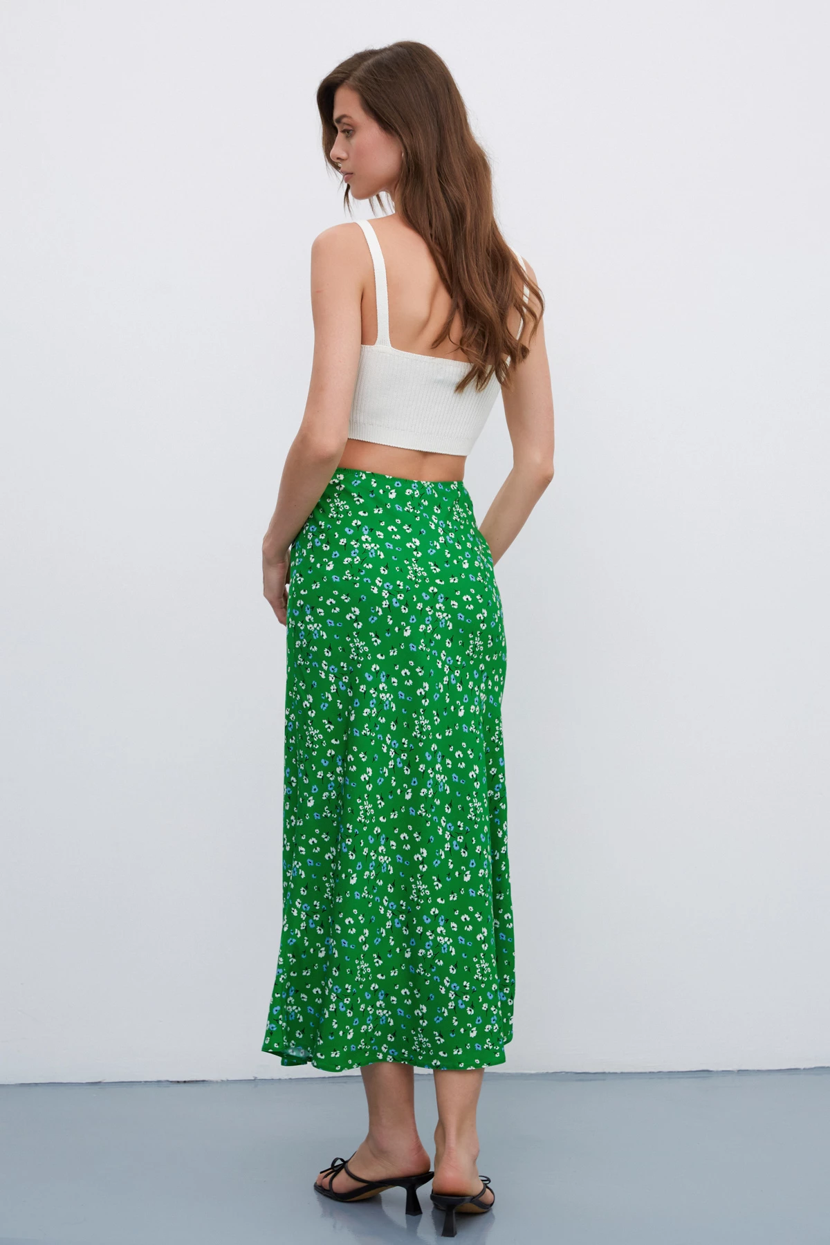 Green midi skirt in a floral print made of viscose, photo 4