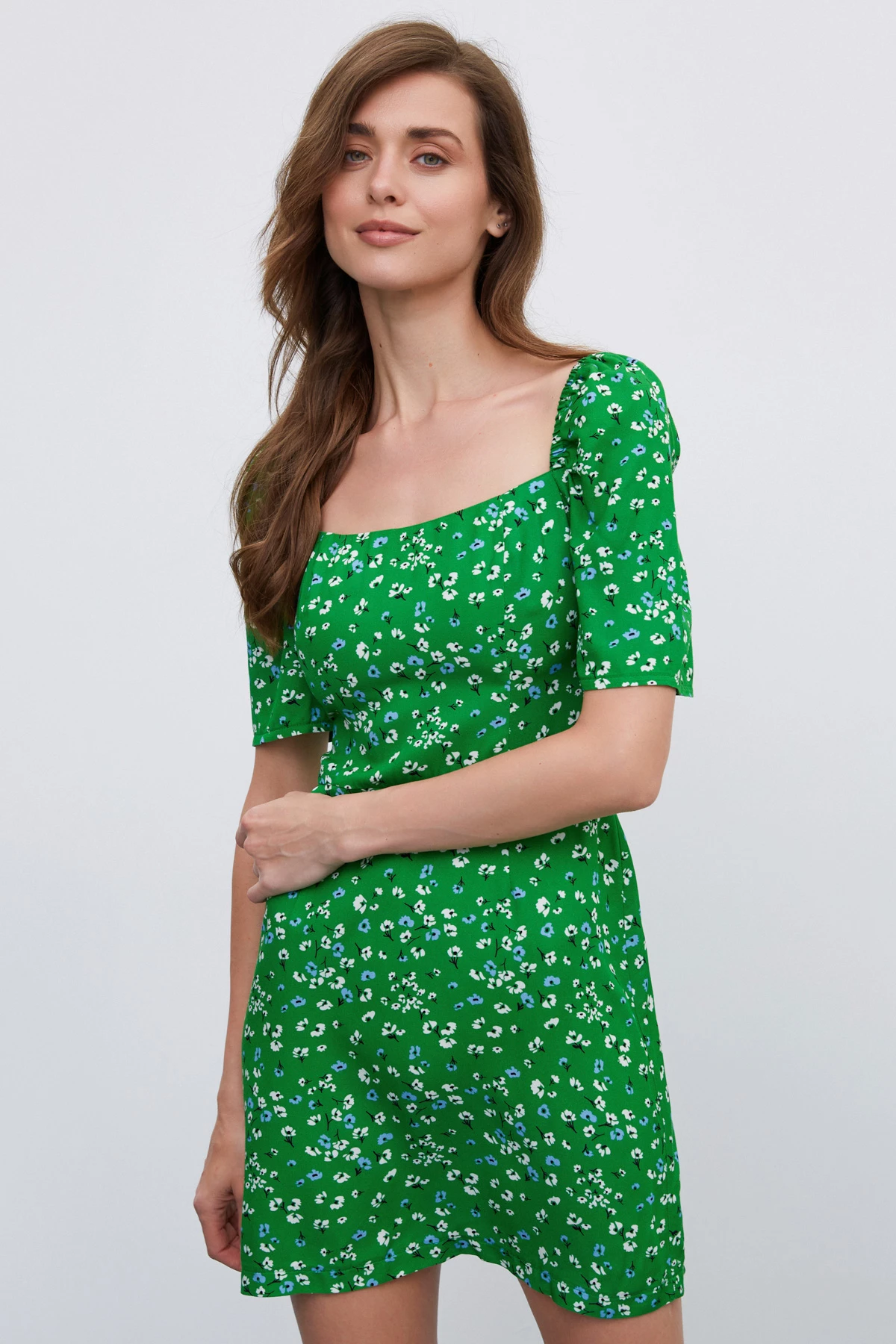 Green short dress in a floral print made of viscose, photo 1