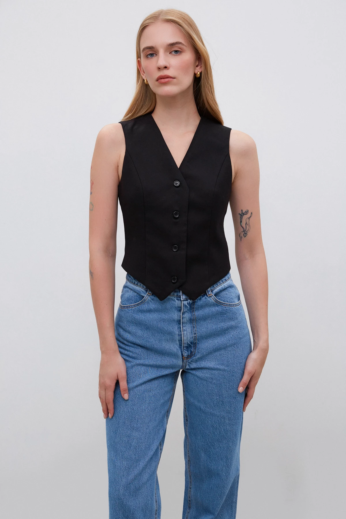 Black vest of classic cut with viscose, photo 1